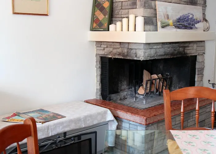 Roma Holidays B&B 예솔로