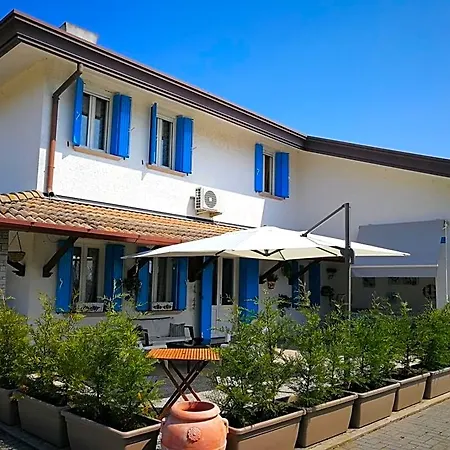Roma Holidays לינה וארוחת בוקר 4*